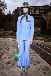 00054-Gucci-Pre-Fall-20.thumb.jpg.73f15143613ee317e5b94db12ccad768.jpg