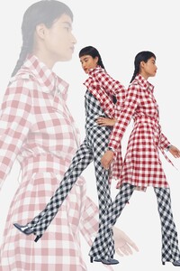 00067-norma-kamali-pre-fall-2020.thumb.jpg.4a6e3ebfbde8e42cba973a365d6a2dfb.jpg