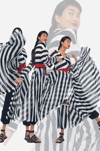 00071-norma-kamali-pre-fall-2020.thumb.jpg.2d0a31f304350838ef481857c0cddc12.jpg