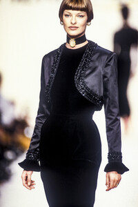 101448543_PierreBalmain1993WomenRTW39.thumb.jpg.6a4b421970ebbdb452bbd9c6cf38821f.jpg