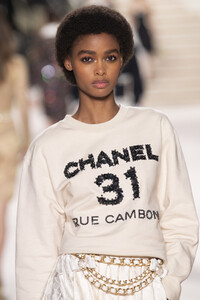 1040164324_ChanelMetiersArt20192020RunwayLeGrandJt117YS4OmLx.thumb.jpg.36e8644e462840520e5b9ea72be2a438.jpg