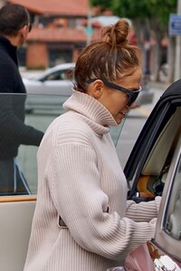        jlo301219BZNimage10.jpg