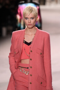 1041796431_ChanelMetiersArt20192020RunwayLeGrandUTJ9sHCC-uTx.thumb.jpg.899207441d779b8cba2ca6be3dc91fd4.jpg
