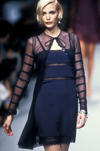 104252519_Chloe1995WomenRTW32.thumb.jpg.860a266210ea03ad9911f9e1a56a1df7.jpg