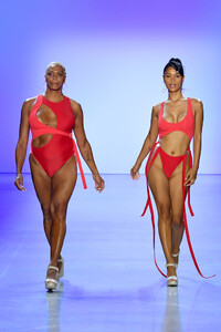 Chromat+Spring+Summer+2020+New+York+Fashion+zAxGBaxiZ5gx.jpg