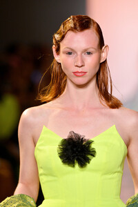 1069389260_ChristopherJohnRogersRunwaySeptember2019K85qMT83Npkx.thumb.jpg.e988e72b86a94496521806f73618d65c.jpg
