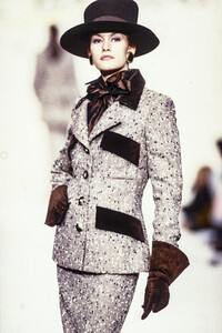 1079368698_PierreBalmain1993WomenRTW23.thumb.jpg.76529937c046de0af324df0ea98ac2a5.jpg