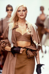 108397388_ChristianDior1994WomenRTW3.thumb.jpg.701f4bf0a5e66057b058c79533498cff.jpg