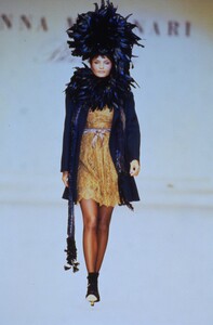 1086278143_blumarine-fw-1994(8).thumb.jpg.4cf22ef354251cab5df1ffa7f3050c33.jpg