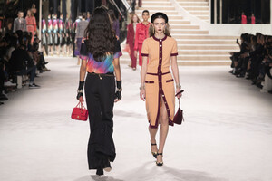 1099217367_ChanelMetiersArt20192020RunwayLeGrandUkdgl5LCRDjx.thumb.jpg.102aa66f9ac5dbe2a76dffa418033c07.jpg