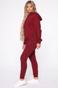 11-18-19_Studio_3_JP_JJ_PA_12-21-01_37__JA1737N_Burgundy_1134_RG_e113bfbe-0ad8-42a2-8f2d-4a29e741c5c0.jpg
