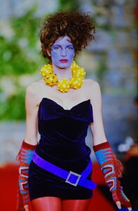 1102867973_vivienne-westwood-red-label-fw-1999(5).thumb.jpg.de14ed69d82526b08ebec9104bf27e88.jpg