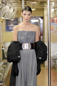 1112780935_MoschinoPrefall2020RunwayShowmn8mF_Z_oX2x.thumb.jpg.3f99031ed59f890d1528605bf544c2cd.jpg