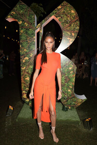 Joan+Smalls+Ruinart+x+Vik+Muniz+Art+Basel+C4wYGE8d5mXx.jpg