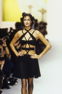 1124916247_yasmeen-ghauri(5).thumb.jpg.fc128598dad51be4833006642a5003f1.jpg