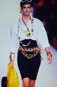 1129491313_chanel-ss-1991(8).thumb.jpg.67c3945ca52aa1d56cb7c2df80d320b0.jpg