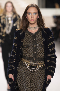 1130406059_ChanelMetiersArt20192020RunwayLeGrandHPzfLe_nJikx.thumb.jpg.f745a05f21fb027e7a1096b2ed8c00a7.jpg