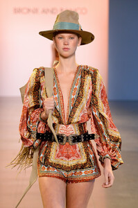 1145027297_BronxBancoRunwaySeptember2019NewYorkjDErkTK8SP3x.thumb.jpg.5ef56a325696527aaceb1a1e72a51274.jpg