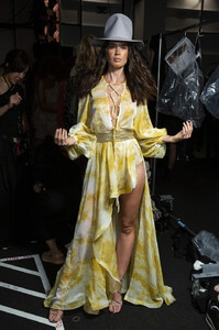 1154693523_BronxBancoSpring2020BackstageSDZidqMKHPux.thumb.jpg.979b1c572b329b0e9f72ffc50799dc5a.jpg