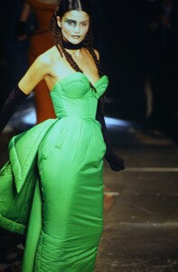 1163386553_JeanPaulGaultier1995Fall(22).thumb.jpg.263941a5827744c3dc906e2d19eec141.jpg