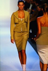 1166379924_narciso-rodriguez-fw-1999(3).thumb.jpg.eb555435adc827736f001aeae2316f75.jpg