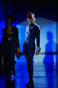 1170732735_versace-hc-fw-1993(10).thumb.jpg.1716e1f799da50b2a4b30eeed212680c.jpg