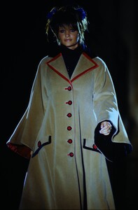 117412693_versace-hc-fw-1993(1).thumb.jpg.8f7e5320a55b712c18fb3b59503eab8e.jpg