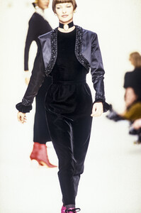 117559007_PierreBalmain1993WomenRTW38.thumb.jpg.70cfa7ab2dba1ade6ffa22057a795b83.jpg