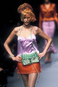 1177237531_Chloe1995WomenRTW12.thumb.jpg.5cb69912e1d6b01461b90d54b9b76879.jpg