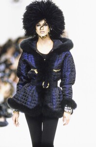 1177758557_linda-evangelista(5).thumb.jpg.3995b60c3ed4f38d984603273120048d.jpg