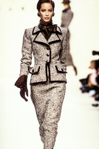 1188617867_PierreBalmain1993WomenRTW17.thumb.jpg.479372c2e49de227240d569bb9e4cdbf.jpg