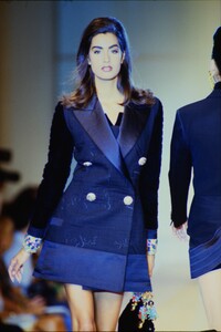 1190446805_versace-hc-fw-1990(7).thumb.jpg.7be86512a25a6dd8b0e7ae45edfb5015.jpg