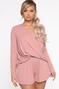 12-14-19_Studio_3_DM_LE_09-48-39_7__SR9014_Pink_0612_NT.jpg