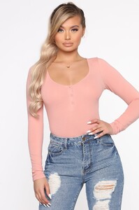 12-24-19_Studio_3_DM_LE_12-11-58_49__RT63577_Blush_0878_JK.jpg