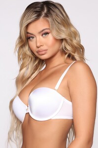 12-26-19_Studio_3_DM_LE_10-45-30_10__89111BRA_White_P_0548_JK.jpg