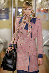 1210602926_MoschinoPrefall2020RunwayShow-aULMqfpVobx.thumb.jpg.2af7fbd6aa4aadb8872f989200081b21.jpg