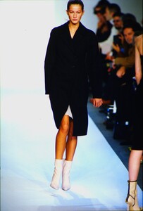 1219886535_narciso-rodriguez-fw-1999(13).thumb.jpg.7da13a148ec191a0a69fd482ee20d76b.jpg