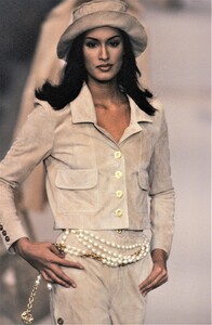 1238380133_yasmeen-ghauri(5).thumb.jpg.ab1c2cf565eb0a01934d90b96f377e47.jpg