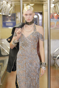 1243249805_MoschinoPrefall2020RunwayShowJIW5hFkPPWTx.thumb.jpg.5e5a9e4aaaac3c9c04b9132c7ab501e4.jpg