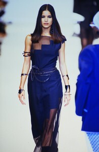 126113369_karl-lagerfeld-ss-1993(5).thumb.jpg.40f6ae9c522b126e25bb607942332493.jpg