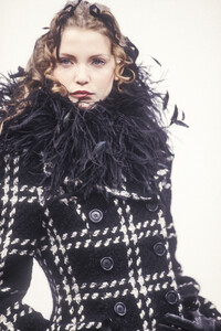 12621726_DolceGabbana1993WomenRTW43.thumb.jpg.604f0799e9997b377fbe8fb24644223e.jpg