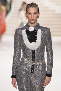 1263351254_ChanelMetiersArt20192020RunwayLeGrandObh8YsRZgJPx.thumb.jpg.f6e7fcfe20de3bd8d833e145bef0faf7.jpg
