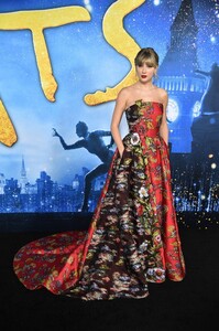         tay161219BZNimage142.jpg