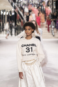 1269856398_ChanelMetiersArt20192020RunwayLeGrand-4TLl6DNoTrx.thumb.jpg.e3a51e07d88304f31642f4dd66ddfe1a.jpg