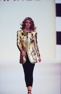 1275686266_chanel-ss-1991(1).thumb.jpg.f55ce411e4baf8b298660c4df341d0e9.jpg