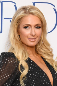 Paris+Hilton+2019+WWD+Beauty+Inc+Awards+f2l_C1KwtShx.jpg