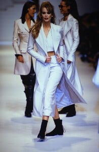 1295008033_karl-lagerfeld-ss-1993(5).thumb.jpg.3d1ee0680b30bea501313e5afa0f5243.jpg