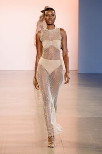 1327134557_BronxBancoRunwaySeptember2019NewYorkT1AR-WYhzQBx.thumb.jpg.68cf13f16a3909a9e5db5c5565b7a7a6.jpg