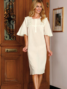 Kristina Nightgown fa735b51b6f89cc5ba2b58000b176a5c.jpg