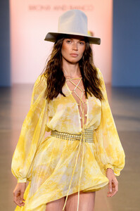1347196898_BronxBancoRunwaySeptember2019NewYorkN30vTYwCp85x.thumb.jpg.f4d12448cbb499e58c1f5c0478a9ecf1.jpg
